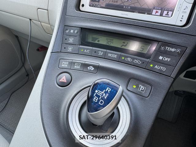 Toyota PRIUS 2010-06 8220614-19