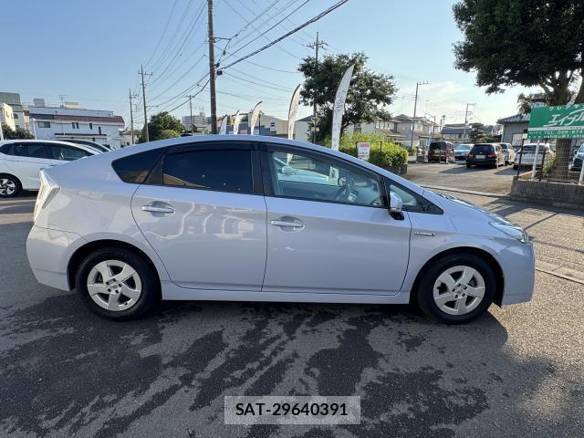 Toyota PRIUS 2010-06 8220614-3