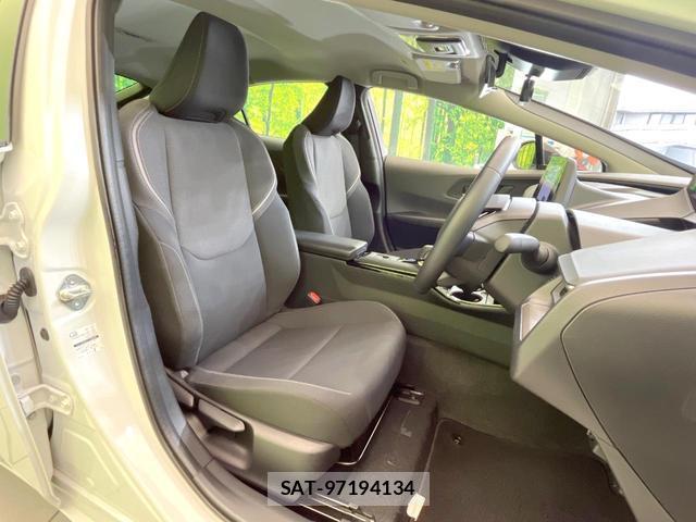 Toyota PRIUS 2024-11 8220967-8