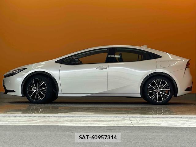 Toyota PRIUS 2024-11 8221043-2