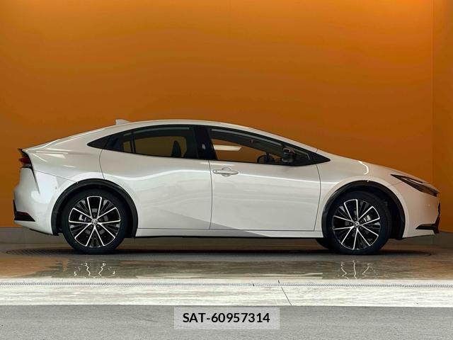 Toyota PRIUS 2024-11 8221043-6