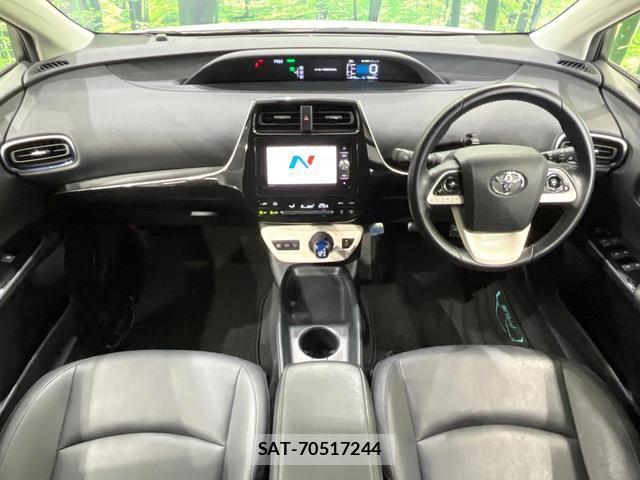 Toyota PRIUS 2018-06 8221092-1