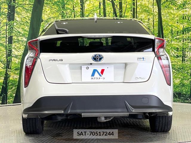 Toyota PRIUS 2018-06 8221092-14