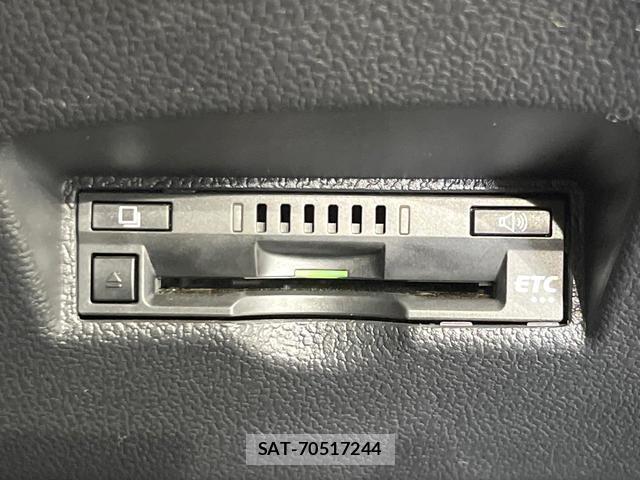 Toyota PRIUS 2018-06 8221092-6