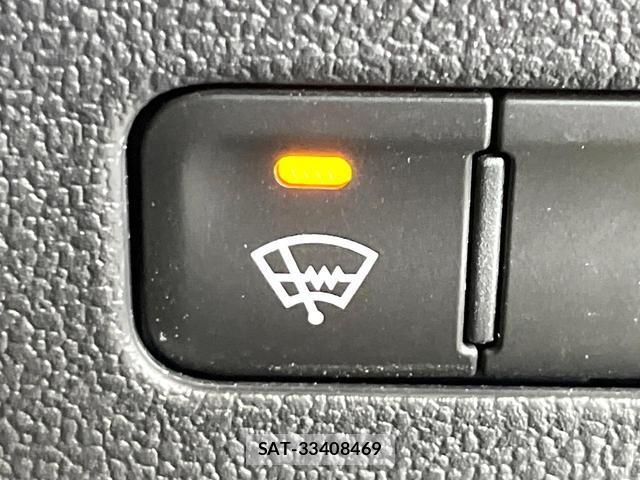 Toyota PRIUS 2016-06 8221096-4
