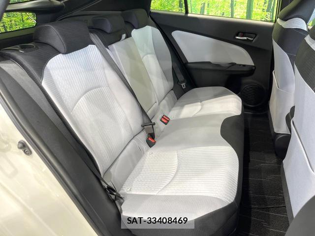Toyota PRIUS 2016-06 8221096-8