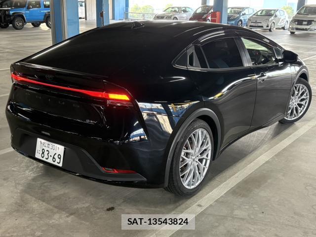 Toyota PRIUS 2023-05 8221219-1