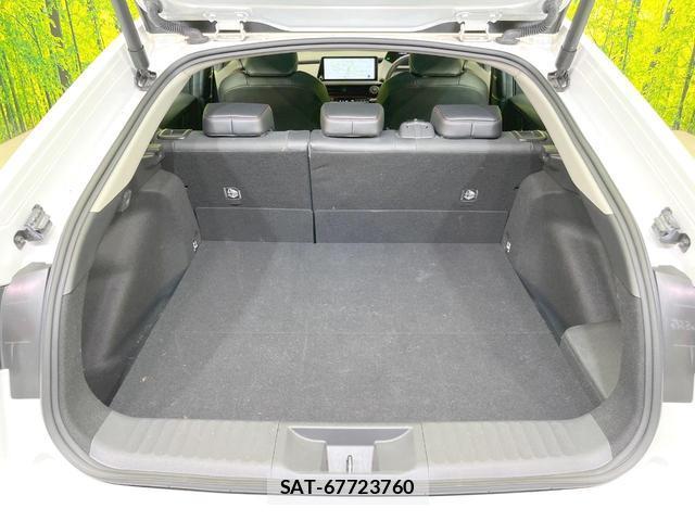 Toyota PRIUS 2023-06 8221228-9