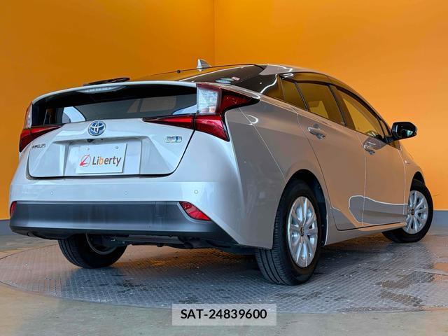 Toyota PRIUS 2019-08 8221301-10