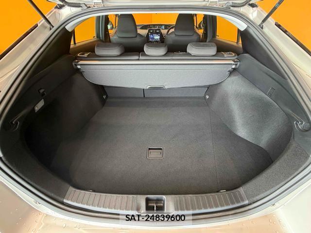 Toyota PRIUS 2019-08 8221301-11