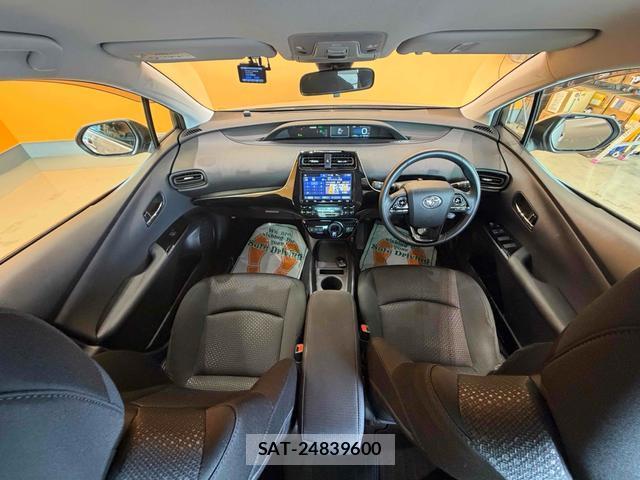 Toyota PRIUS 2019-08 8221301-15