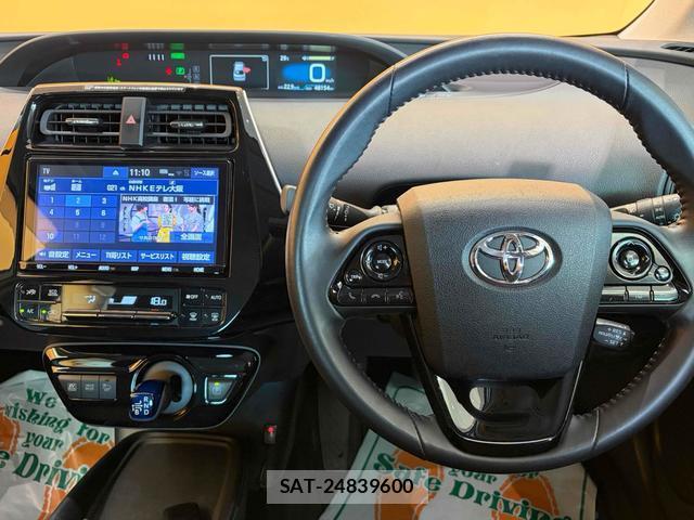 Toyota PRIUS 2019-08 8221301-16
