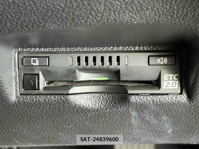Toyota PRIUS 2019-08 8221301-3