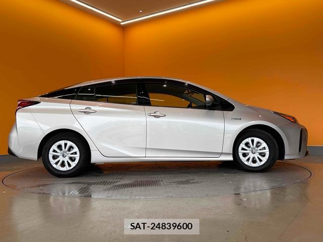 Toyota PRIUS 2019-08 8221301-6