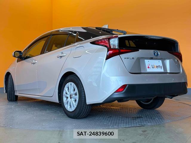 Toyota PRIUS 2019-08 8221301-8