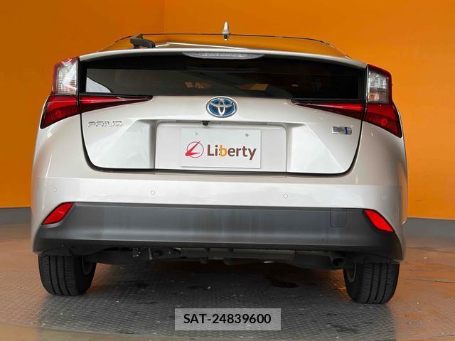 Toyota PRIUS 2019-08 8221301-9
