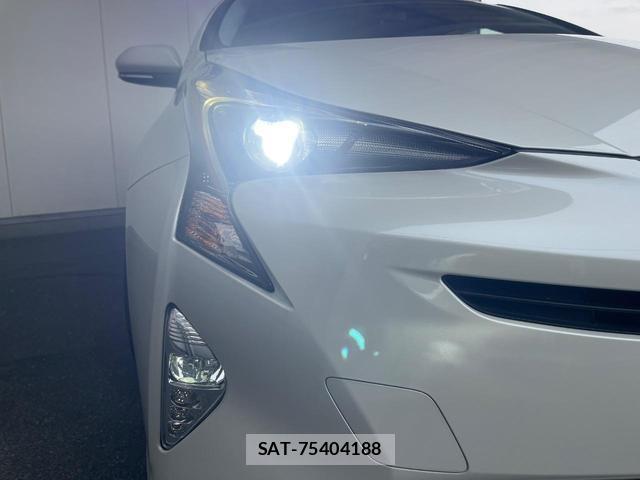 Toyota PRIUS 2016-05 8221350-12