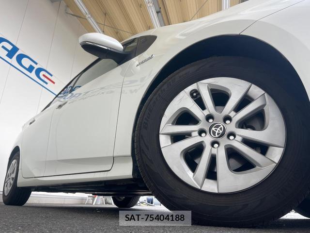 Toyota PRIUS 2016-05 8221350-13