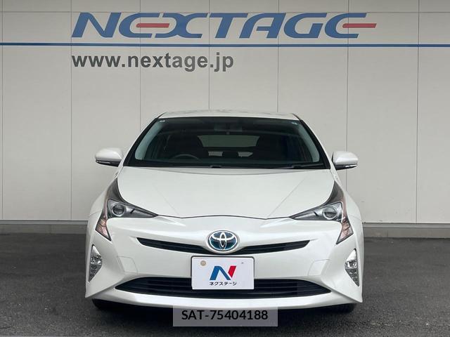 Toyota PRIUS 2016-05 8221350-14