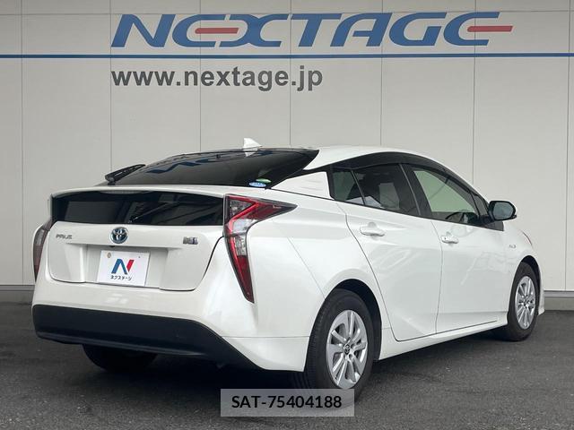 Toyota PRIUS 2016-05 8221350-17
