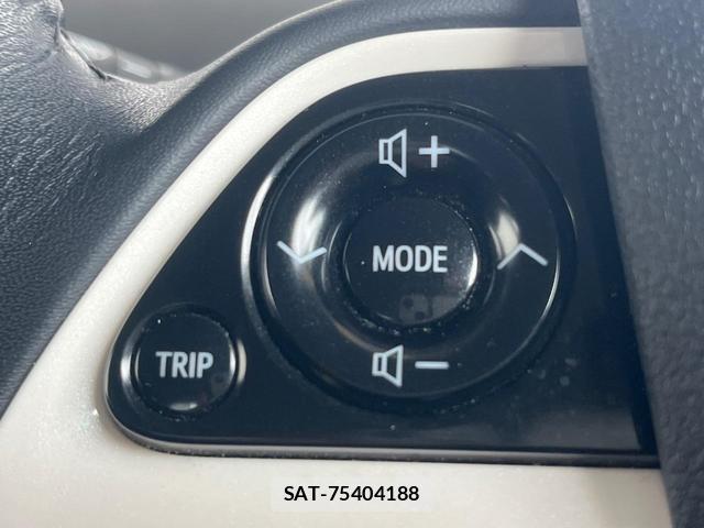 Toyota PRIUS 2016-05 8221350-7