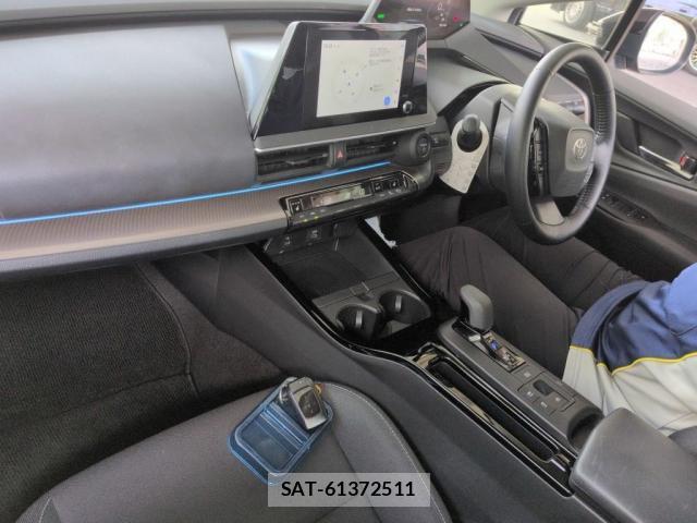 Toyota PRIUS 2023-05 8221422-2