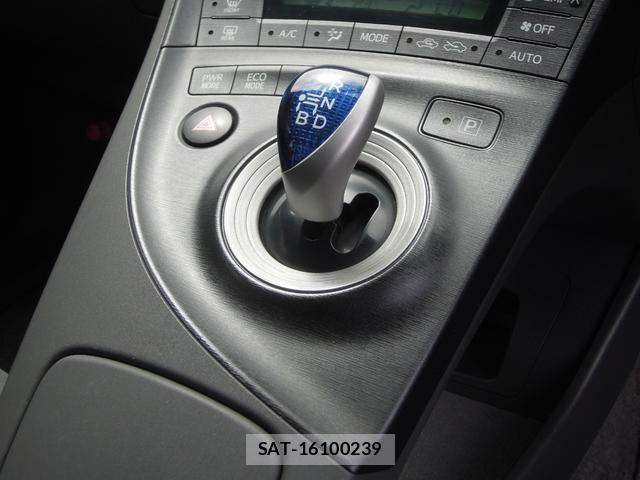 Toyota PRIUS 2009-06 8221735-10