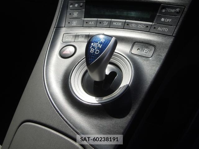 Toyota PRIUS 2010-04 8221736-10