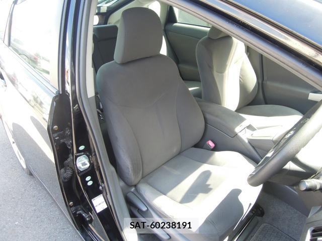 Toyota PRIUS 2010-04 8221736-12