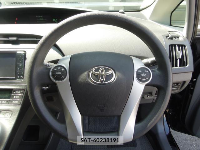Toyota PRIUS 2010-04 8221736-15