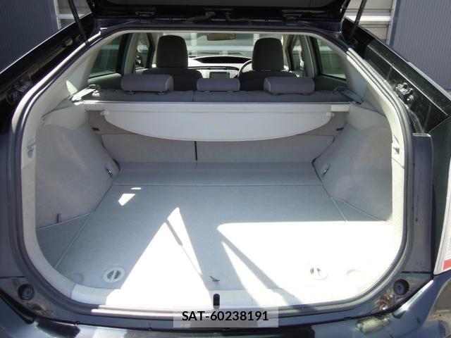 Toyota PRIUS 2010-04 8221736-17