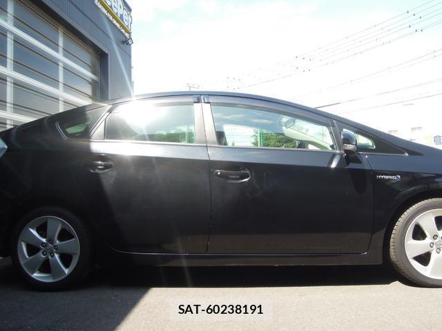 Toyota PRIUS 2010-04 8221736-3