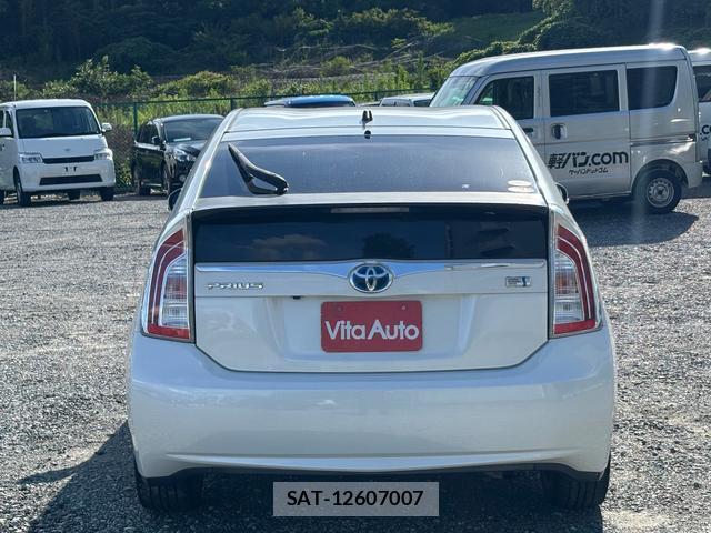 Toyota PRIUS 2012-12 8221882-10