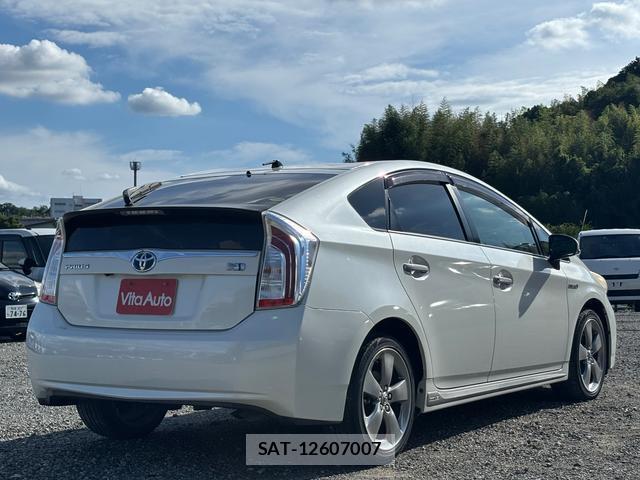 Toyota PRIUS 2012-12 8221882-12