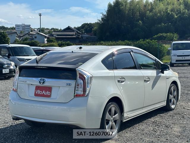 Toyota PRIUS 2012-12 8221882-13