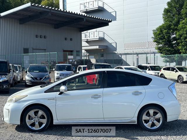 Toyota PRIUS 2012-12 8221882-16