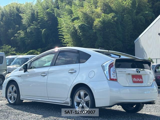 Toyota PRIUS 2012-12 8221882-19