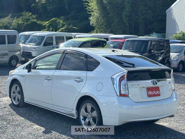 Toyota PRIUS 2012-12 8221882-4
