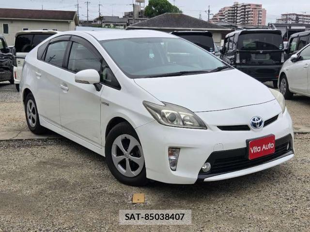 Toyota PRIUS 2013-02 8221887-1