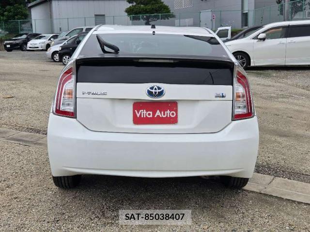 Toyota PRIUS 2013-02 8221887-10