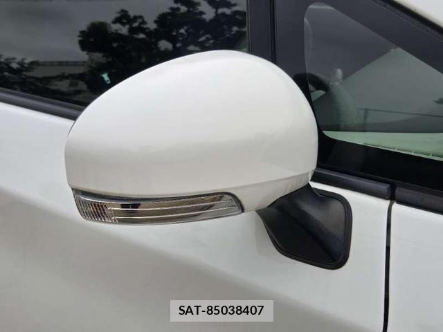 Toyota PRIUS 2013-02 8221887-14