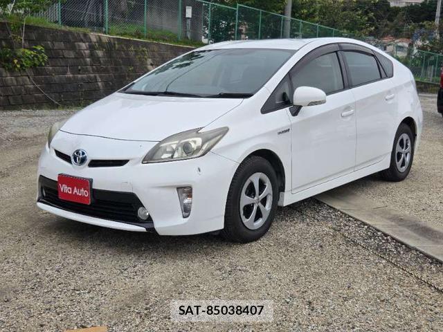 Toyota PRIUS 2013-02 8221887-15