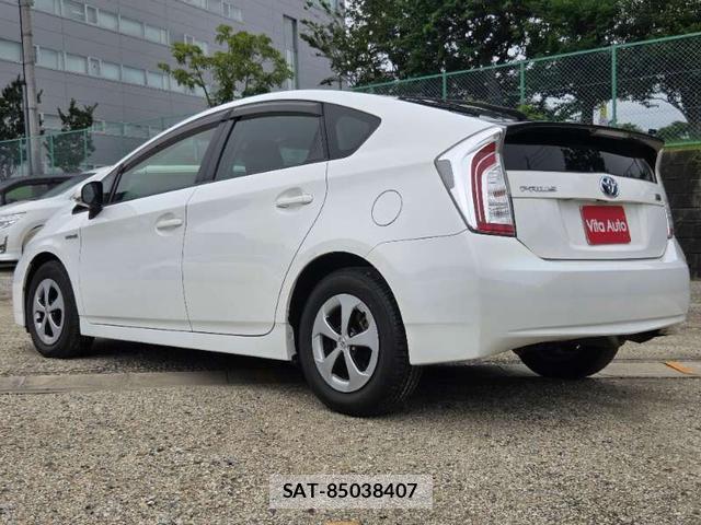 Toyota PRIUS 2013-02 8221887-17