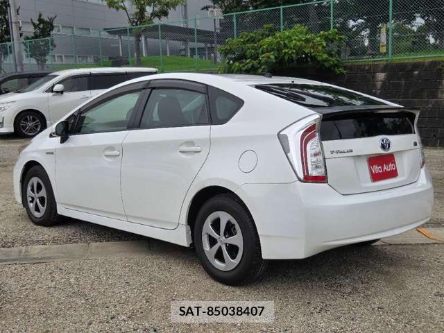 Toyota PRIUS 2013-02 8221887-19