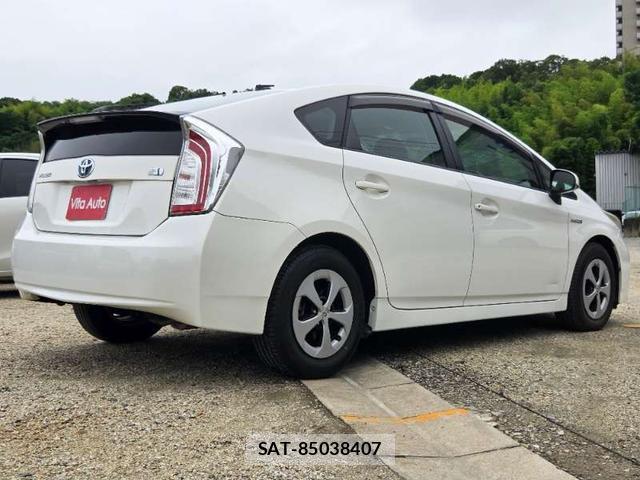 Toyota PRIUS 2013-02 8221887-3