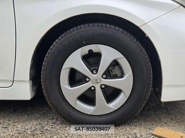 Toyota PRIUS 2013-02 8221887-5