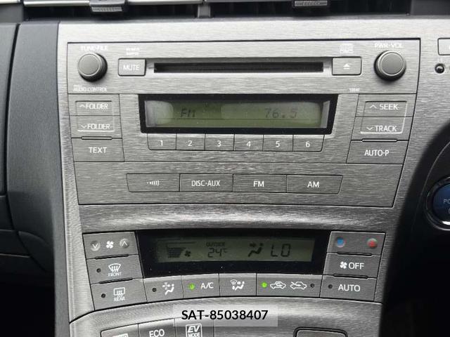 Toyota PRIUS 2013-02 8221887-8