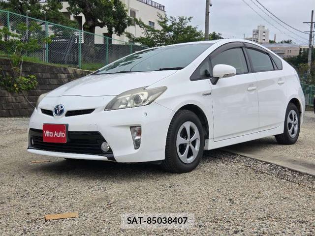 Toyota PRIUS 2013-02 8221887-9