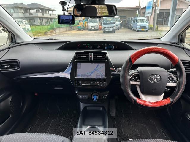 Toyota PRIUS 2017-11 8221946-1