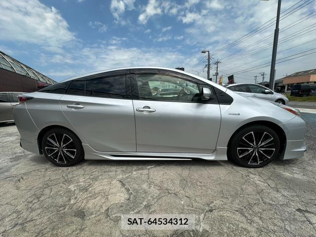 Toyota PRIUS 2017-11 8221946-14